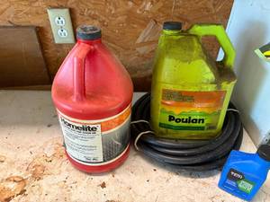 lot 1384 image: Hydraulic Hose, Bar & Chain Oil, 2-Cycle Engine Oil--Gar