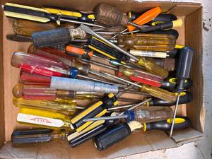 lot 1394 image: Miscellaneous Screw Drivers--Gar