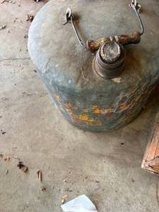 lot 1415 image: Antique Metal Gas Can -- Gar