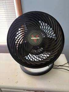lot 1278 image: Vornado Table Fan & Table Lamp--SBRM