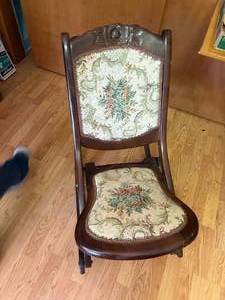 lot 1282 image: Vintage Folding Rocking Chair--SBRM