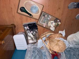 lot 1170 image: Home Decor, Baskets & Dress Shoes--NBRM