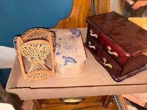 lot 1171 image: Jewelry & Music Boxes x2--NBRM