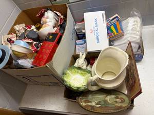 lot 1184 image: Box of Miscellaneous Ceramics & Collectible Picture--BTH
