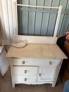 lot 1189 image: Antique Wood Wash Stand 32 x 18 x 51--BP