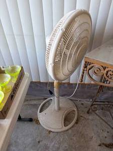 lot 1198 image: Floor Fan--BP
