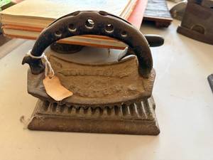 lot 1200 image: Vintage The Erie Fluter Iron--BP
