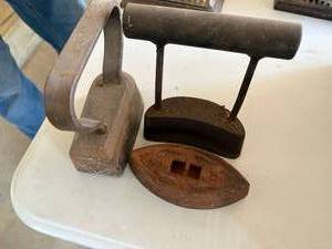 lot 1289 image: Three (3) Flat Antique Irons--BP