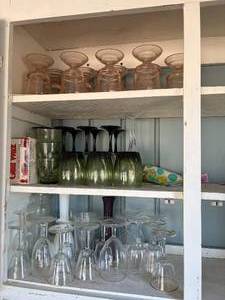 lot 1302 image: Miscellaneous Vintage Glassware--BP
