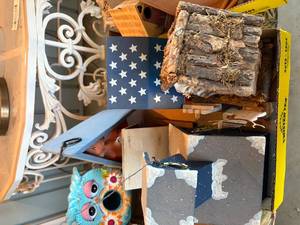 lot 1305 image: Birdhouses x5--BP
