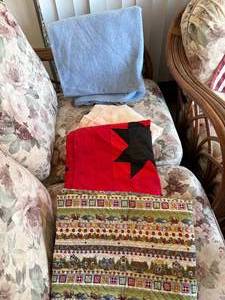 lot 1310 image: Blankets & Quilts x4--BP