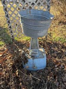 lot 1317 image: Washtub & Stand (Yard)--Out