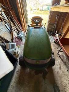 lot 1338 image: John Deere 100 Series Lawn Tractor 5-Speed 19.5 HP (598 Hrs. Runs yet smokes)-Shed