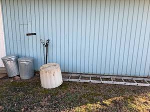 lot 1340 image: 2 Metal Trash Cans, Aluminum Ladder and Tub