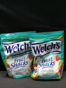 lot 1768 image: 2 pk WELCHS ISLAND FRUITS FRUIT SNACKS 8 OZ BAG