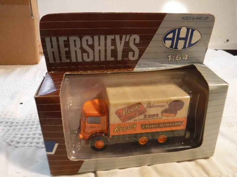 lot 1030 image: hershey toy truck