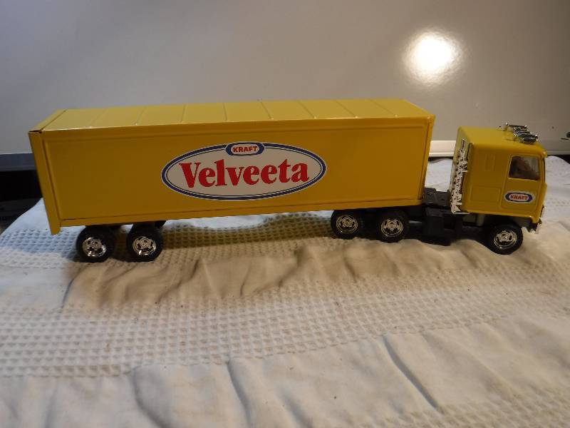 vintage ertl toy trucks