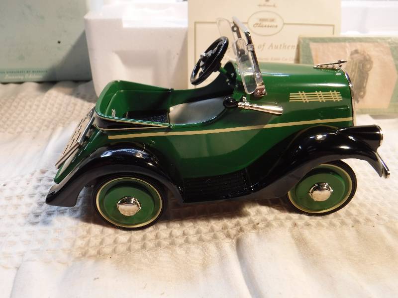 lot 1001 image: Kiddie Car Classics
