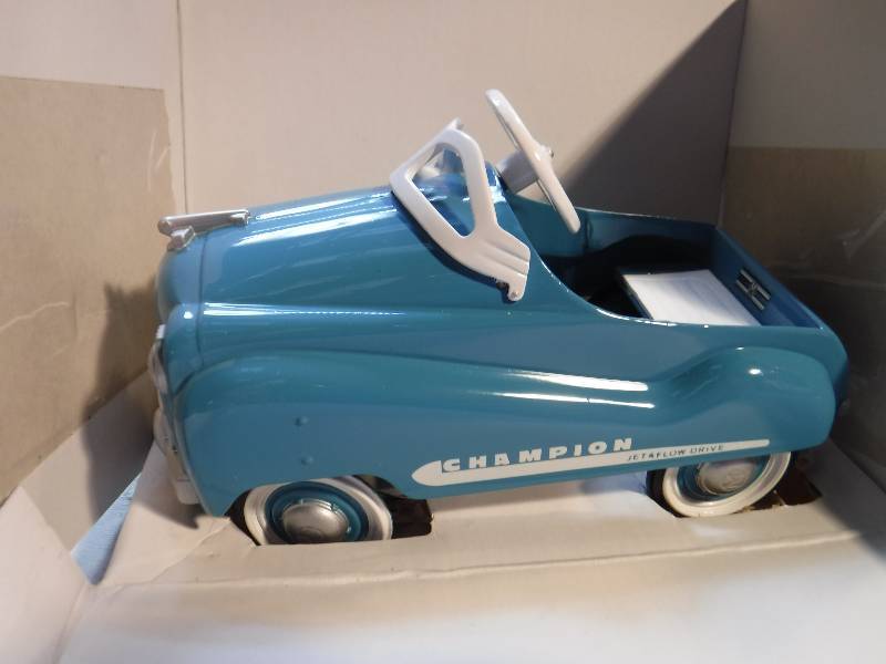 lot 1002 image: Murray Champion - With Box 1 Kiddie Car Classics by Hallmark