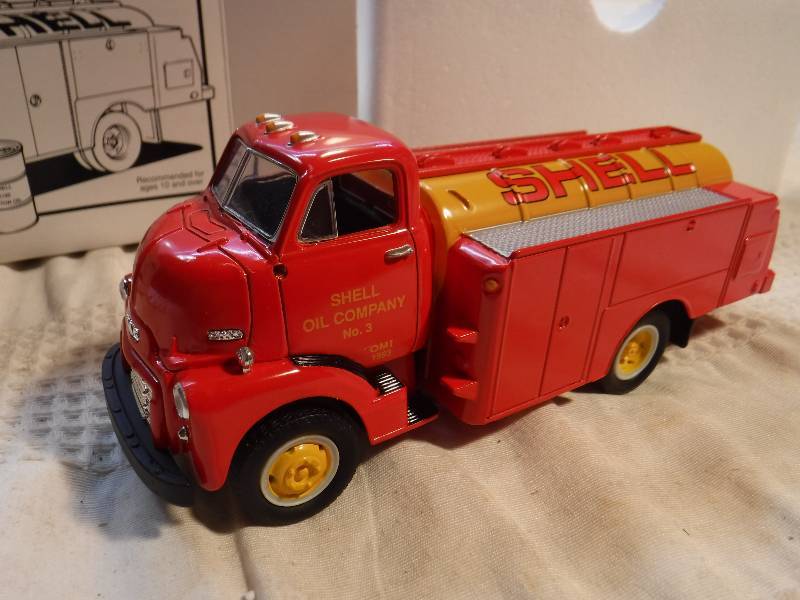 lot 1026 image: First Gear 1952 GMC Tanker Shell Oil Co