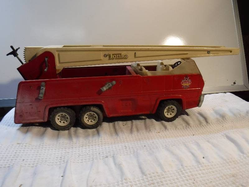 lot 1037 image: tonka fire truck