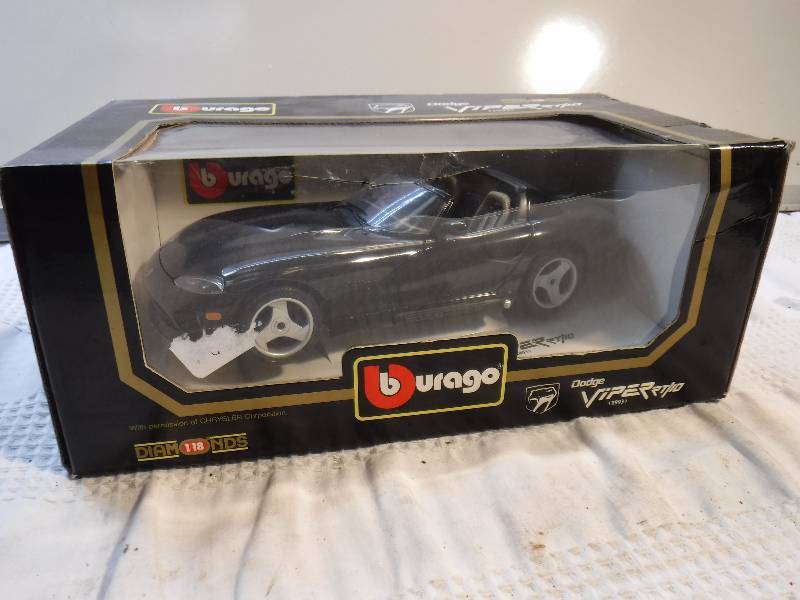 lot 2000 image: dodge viper