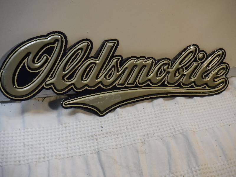 lot 2005 image: oldsmobile sign