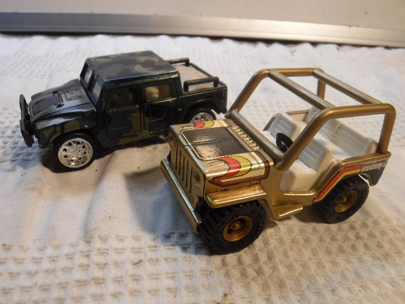 lot 1045 image: Jeep and Hummer