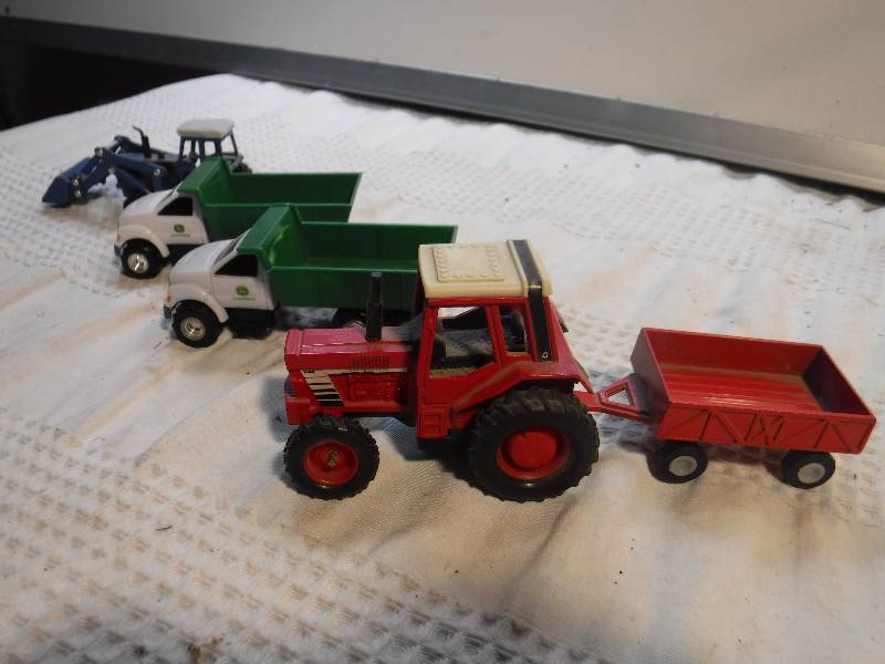 lot 1048 image: Vinatge tractors and more