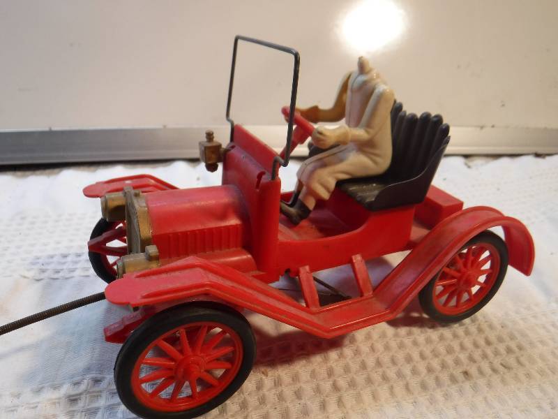 lot 1058 image: EARLY REVELL MAXWELL CAR KIT