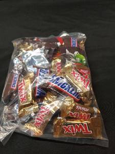 lot 2626 image: The Hampton Popcorn & Candy Company 1 LB Chocolate