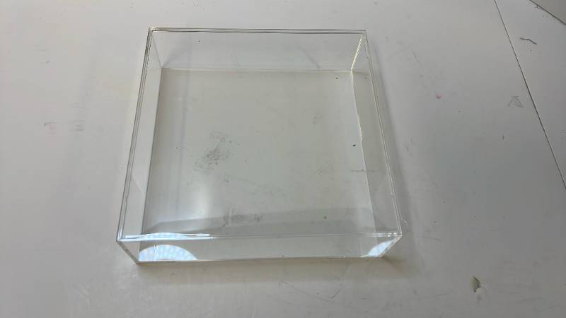 lot 168186 image: Clear Acrylic shadow box - Retail $15
