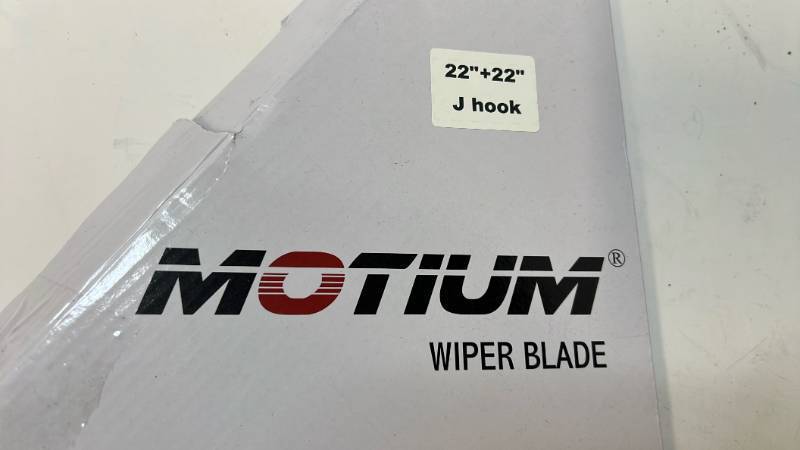 lot 168260 image: Motium 22-inch J-Hook Wiper Blade - Retail $15