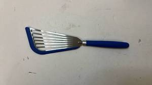 lot 68386 image: Misen Fish Silicone Spatula - Retail $25