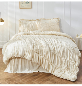 lot 68440 image: Comforter and 2 Pillow Case - Retail $45