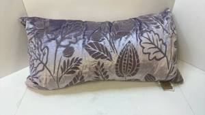 lot 68454 image: Devi Brand Floral Pattern Decorative Pillow - Retail $25