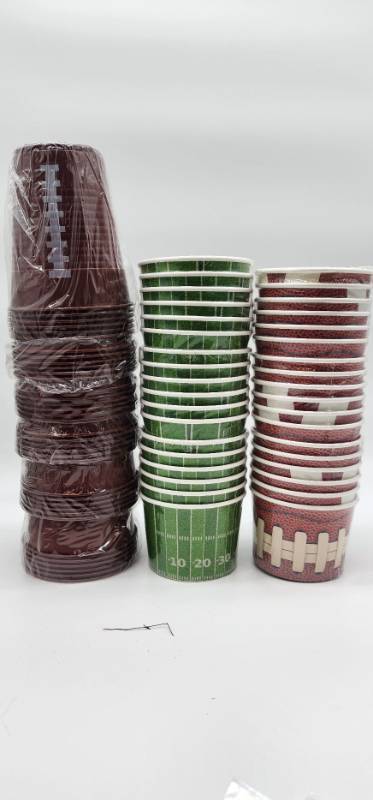 lot 68746 image: Football Theme Party Supply Set - Retail $24
