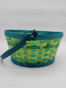 lot 69152 image: Turquoise and Lime Woven Easter Basket - Retail $12