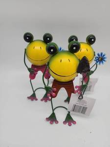 lot 69289 image: Smiling Frog Garden Decorations - Set of 3 - Retail $24