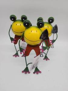 lot 69290 image: Metal Frog Garden Decorations - Set of 3 - Retail $24