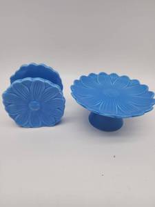 lot 69295 image: Blue Glass Daisy Dessert Plates Set - Retail $35