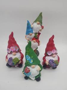 lot 69299 image: Garden Gnome Figurine Set - Retail $35