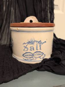 lot 2491 image: Blue and White Salt Crock with Wooden Lid