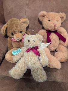 lot 2507 image: Plush Teddy Bear Collection with Bows