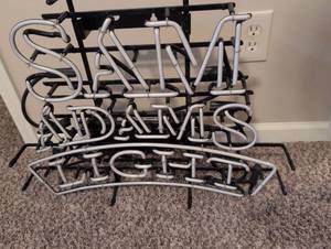 lot 2523 image: Decorative Neon Wall Sign Light needs repair