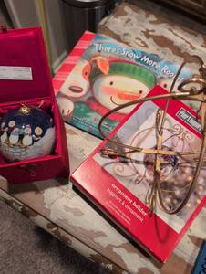 lot 2528 image: Hallmark Christmas Bundle - Penguin Ornament, Book & Display Stand