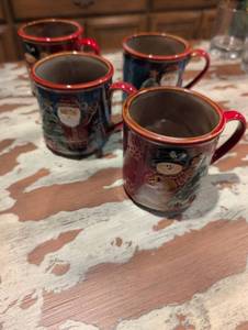 lot 2534 image: Christmas Holiday Ceramic Mug Set