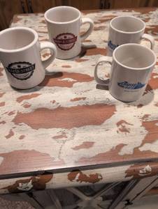 lot 2537 image: Maple Street & Cruise Holidays Coffee Mugs Set