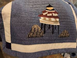 lot 2555 image: Donna Sharp King Sized Handmade  Lighthouse Quilt and bedding set