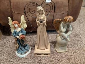 lot 2563 image: Decorative Angel Figurine Collection